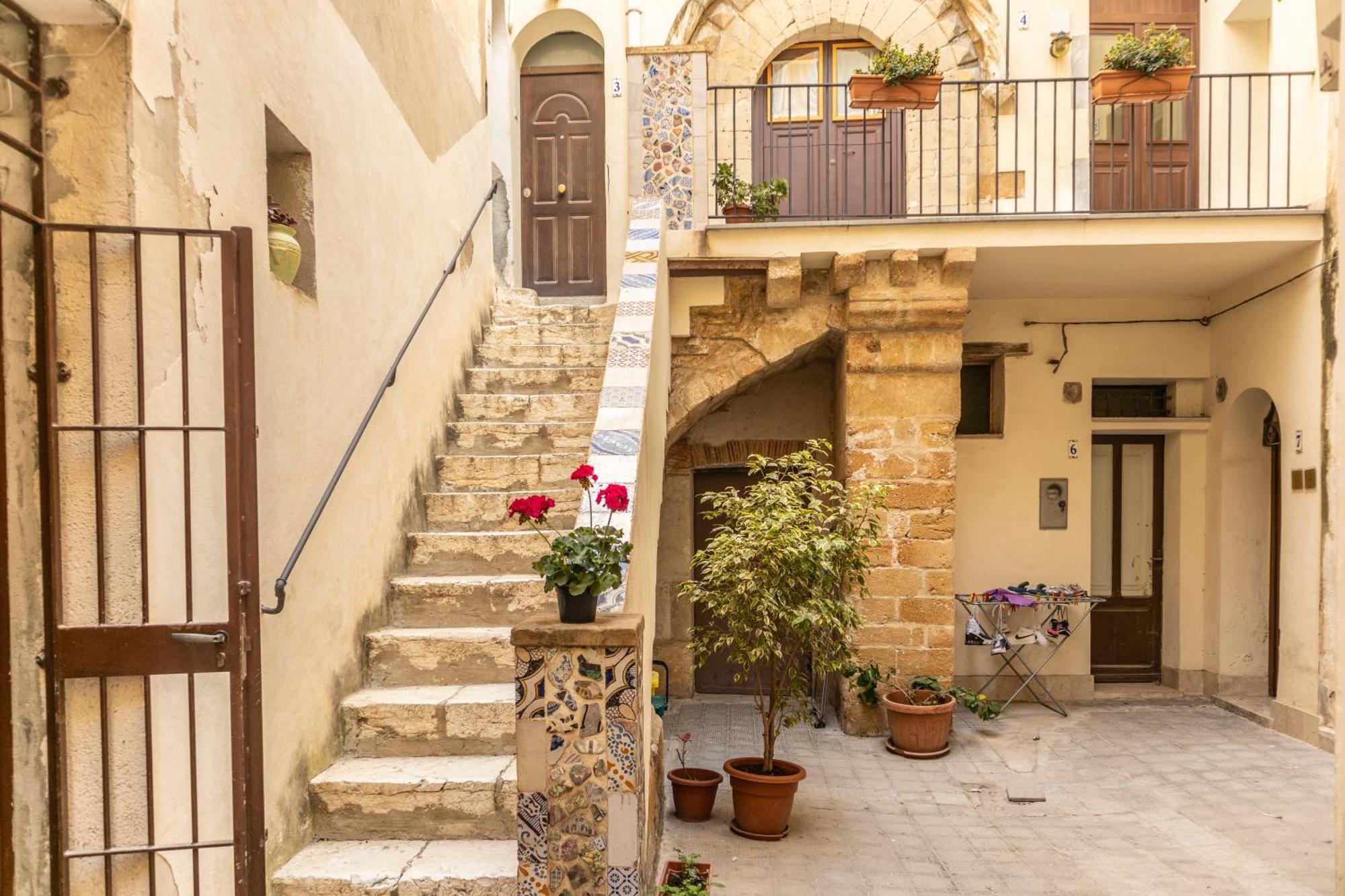 Antico Portale Apartment Трапани Екстериор снимка